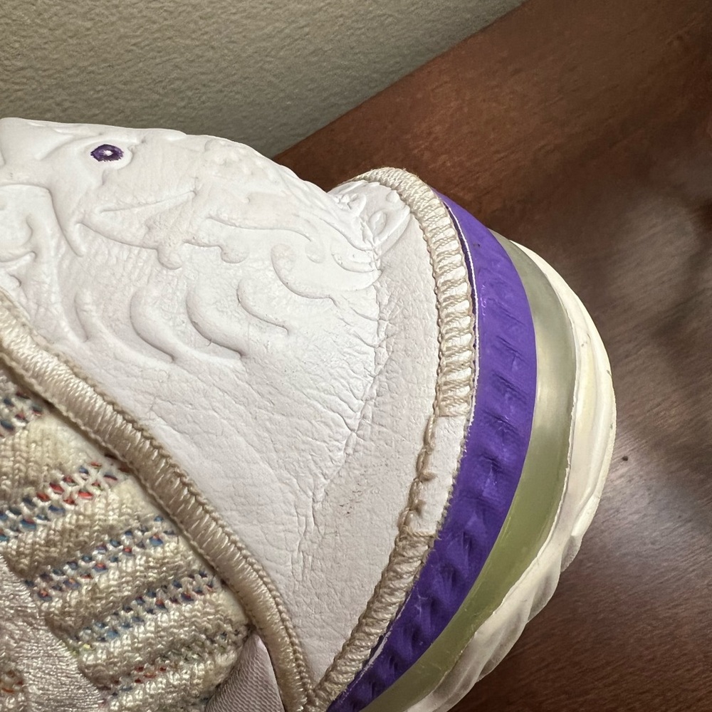 Nike Lebron 16 Buzz Lightyear Volt White Purple Grape AO2588-102 Men's Size 9.5 - Picture 13 of 16